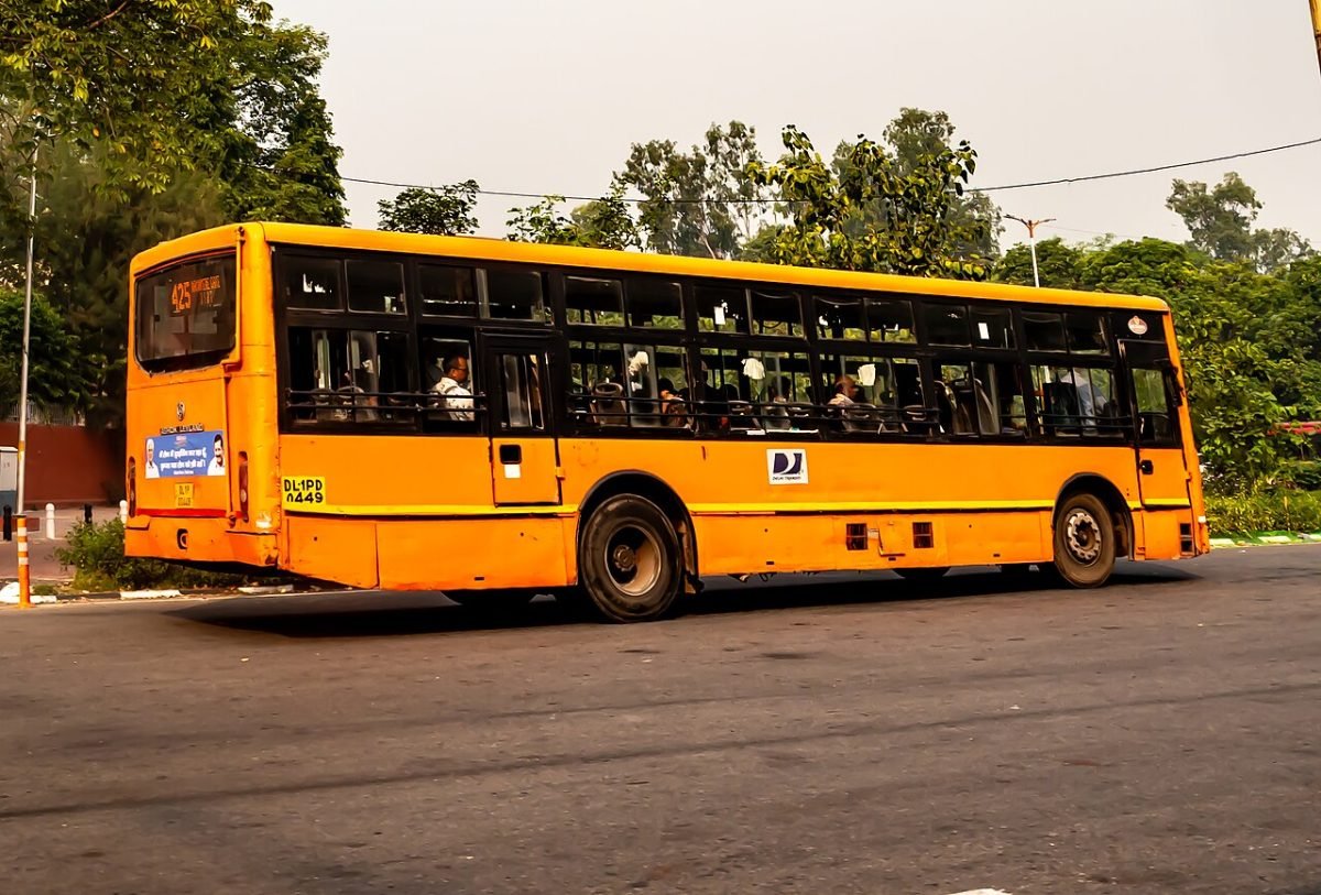 दिल्ली-एनसीआर की हवा साफ करने को कैबिनेट ने मंजूर की 9,585 करोड़ की क्लीन मोबिलिटी योजना, पुराने ट्रक-बस होंगे रिटायर